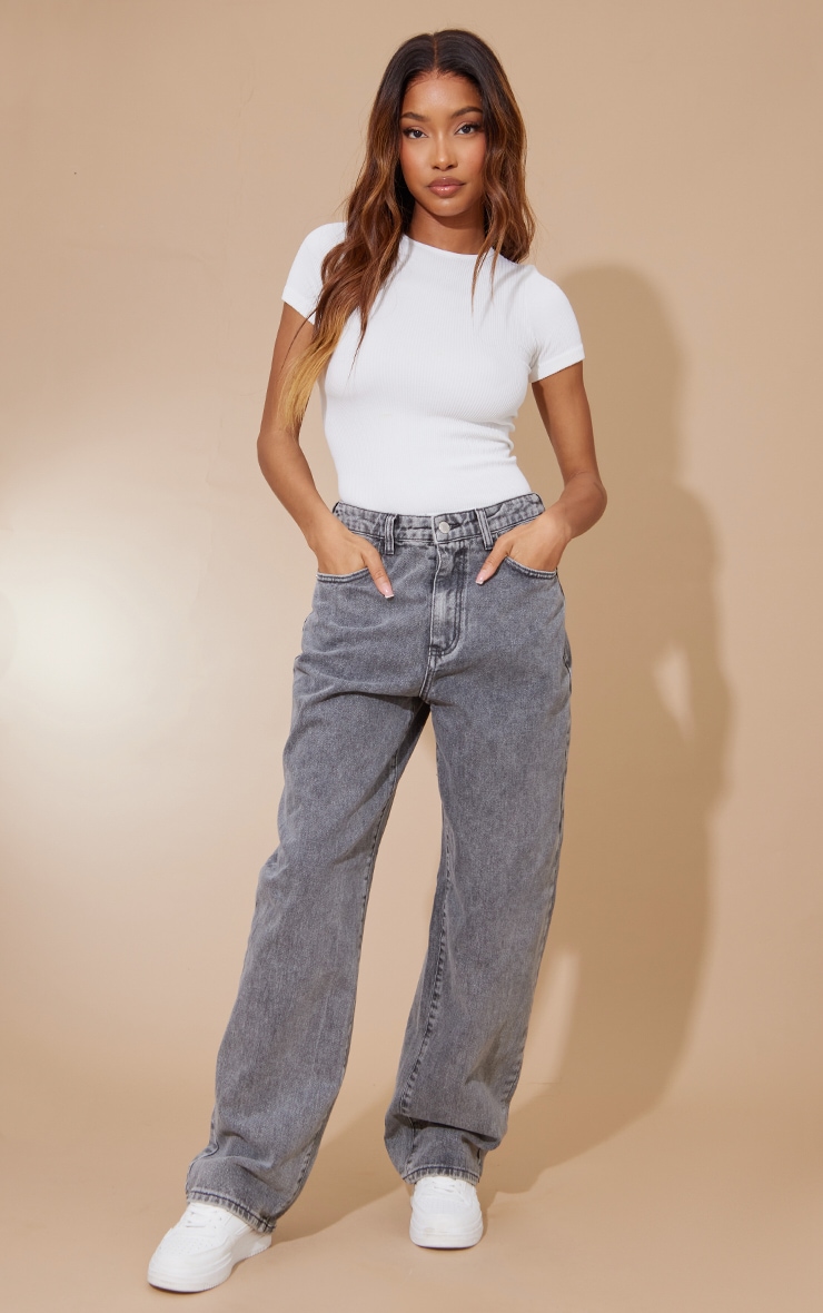 цена PrettyLittleThing Постиранные серые джинсы-бойфренды с поясом сзади