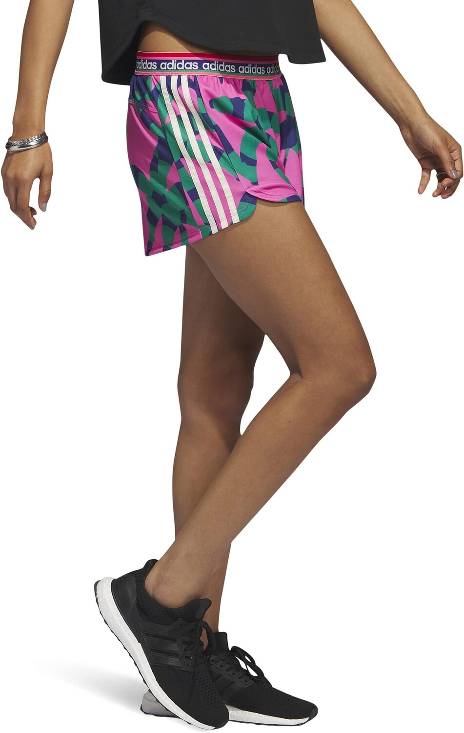 

Трикотажные шорты Pacer с 3 полосками adidas, цвет Pulse Magenta/Bold Green (Farm)