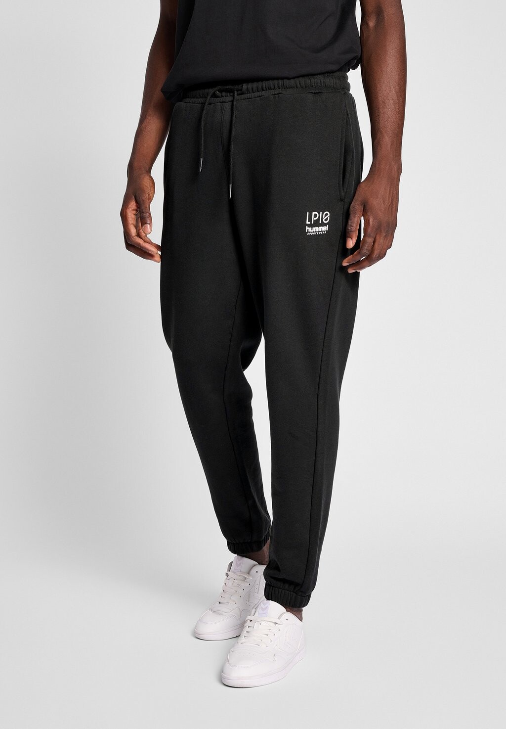

Спортивные брюки Hummel