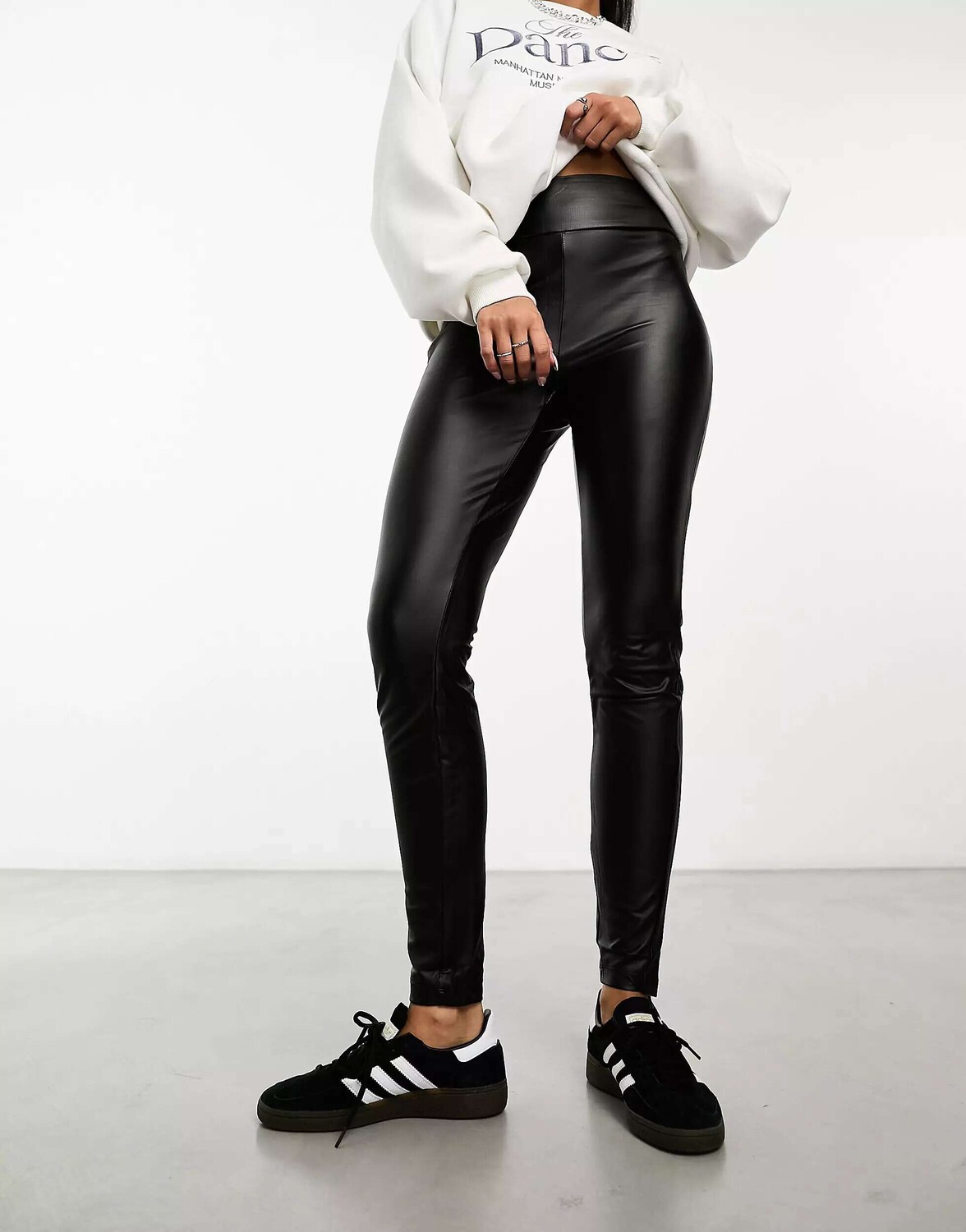 

Черные кожаные леггинсы скинни Vero Moda