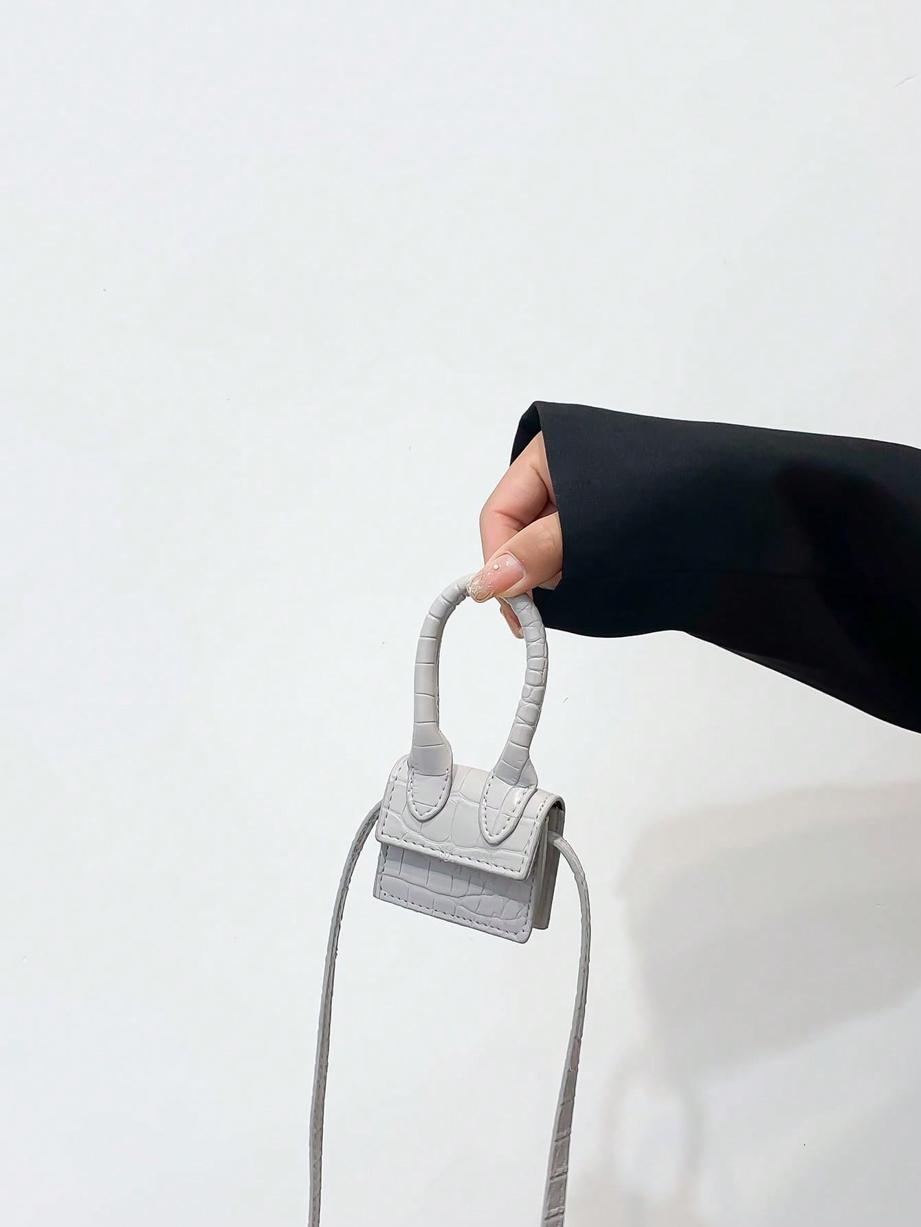 Миниатюрная квадратная сумка с тиснением под крокодила, серый