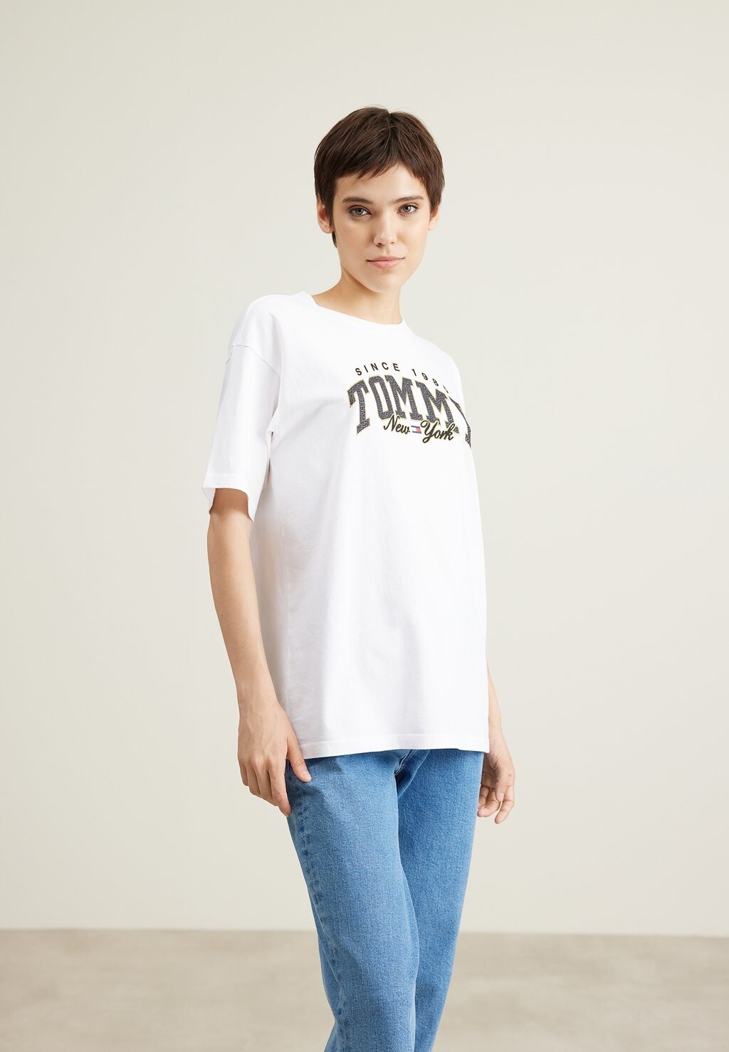 

Футболка с принтом Tommy Jeans LUX VARSITY, белый