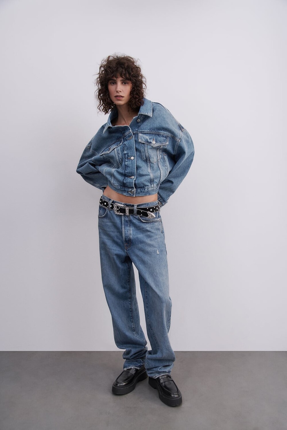 

Кожаный ремень со стразами ZARA, черный