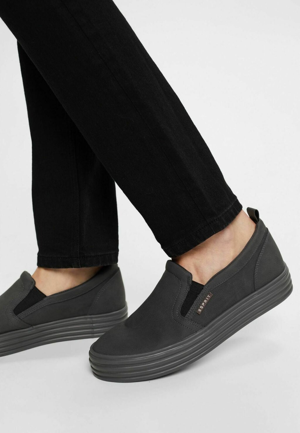 

Кроссовки Esprit, черный