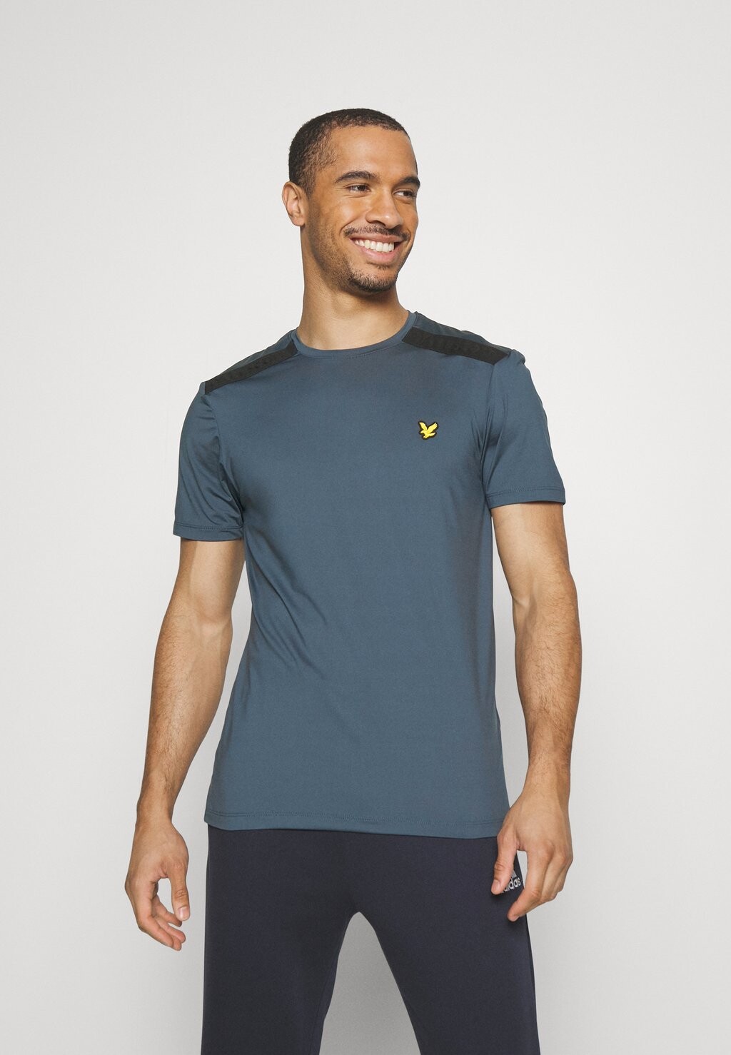 

Футболка Lyle & Scott