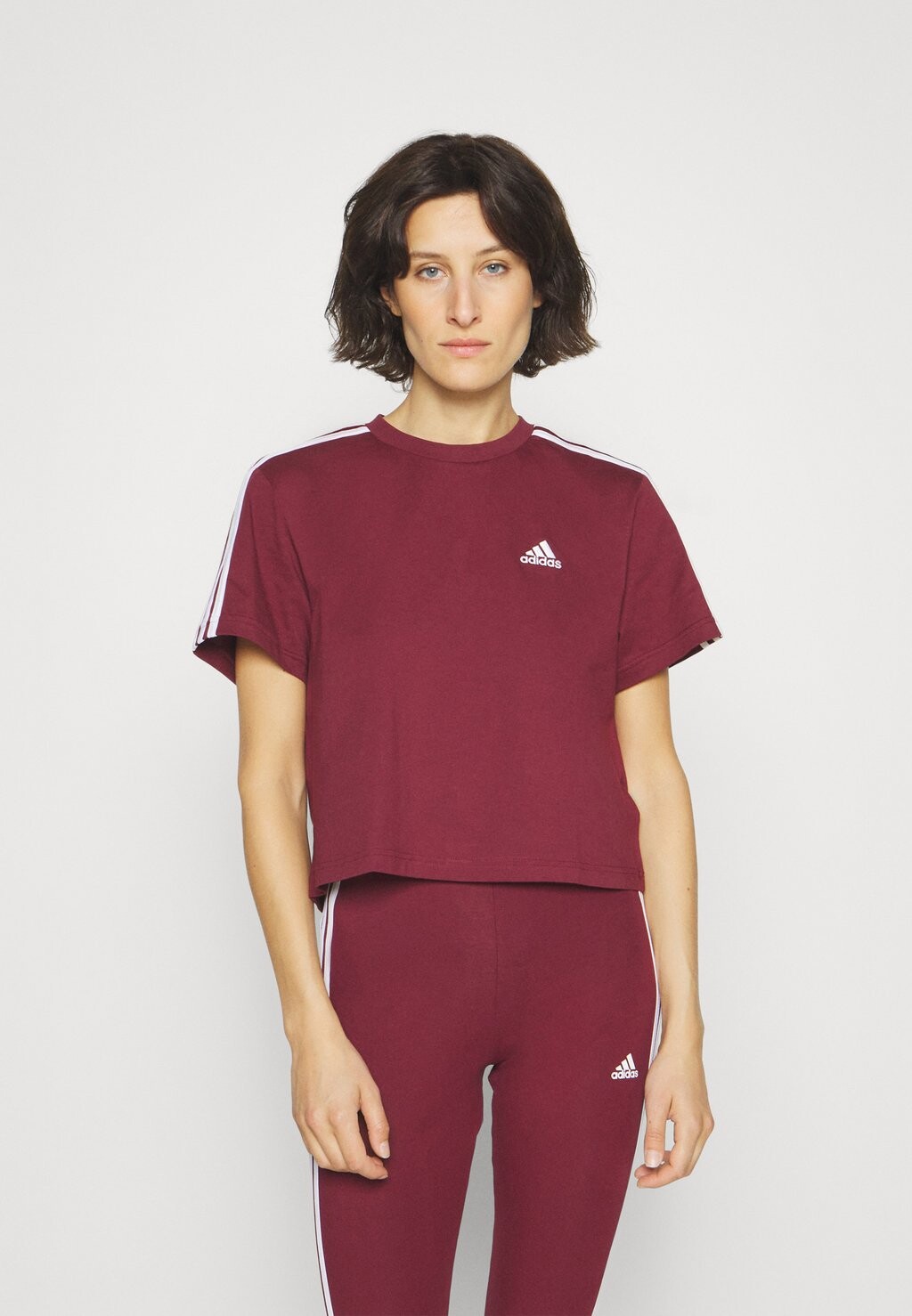 

Футболка с принтом Adidas, красный