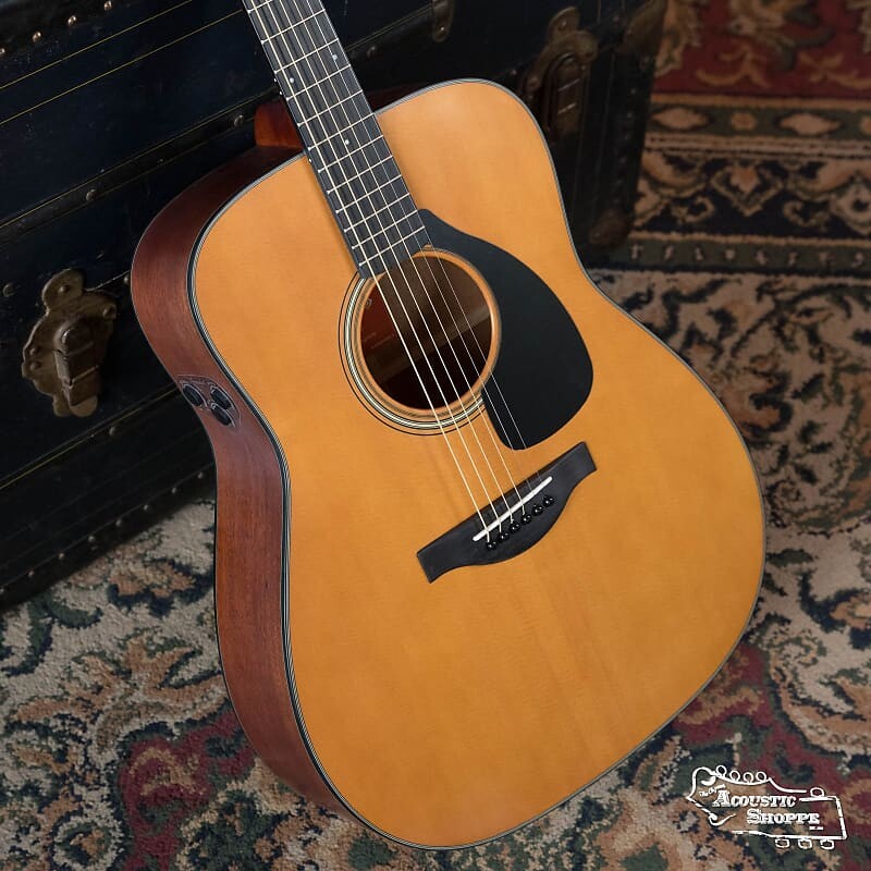 

Акустическая гитара Yamaha FGX3 Red Label Sitka/Mahogany Dreadnought Acoustic Guitar w/Atmosfeel Pickup #1274