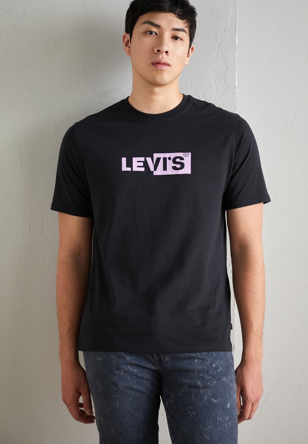 

Футболка с принтом Levi's, черный