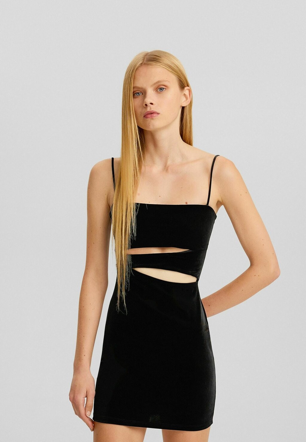 

Коктейльное/праздничное платье STRAPPY WITH CUT-OUT Bershka, цвет black