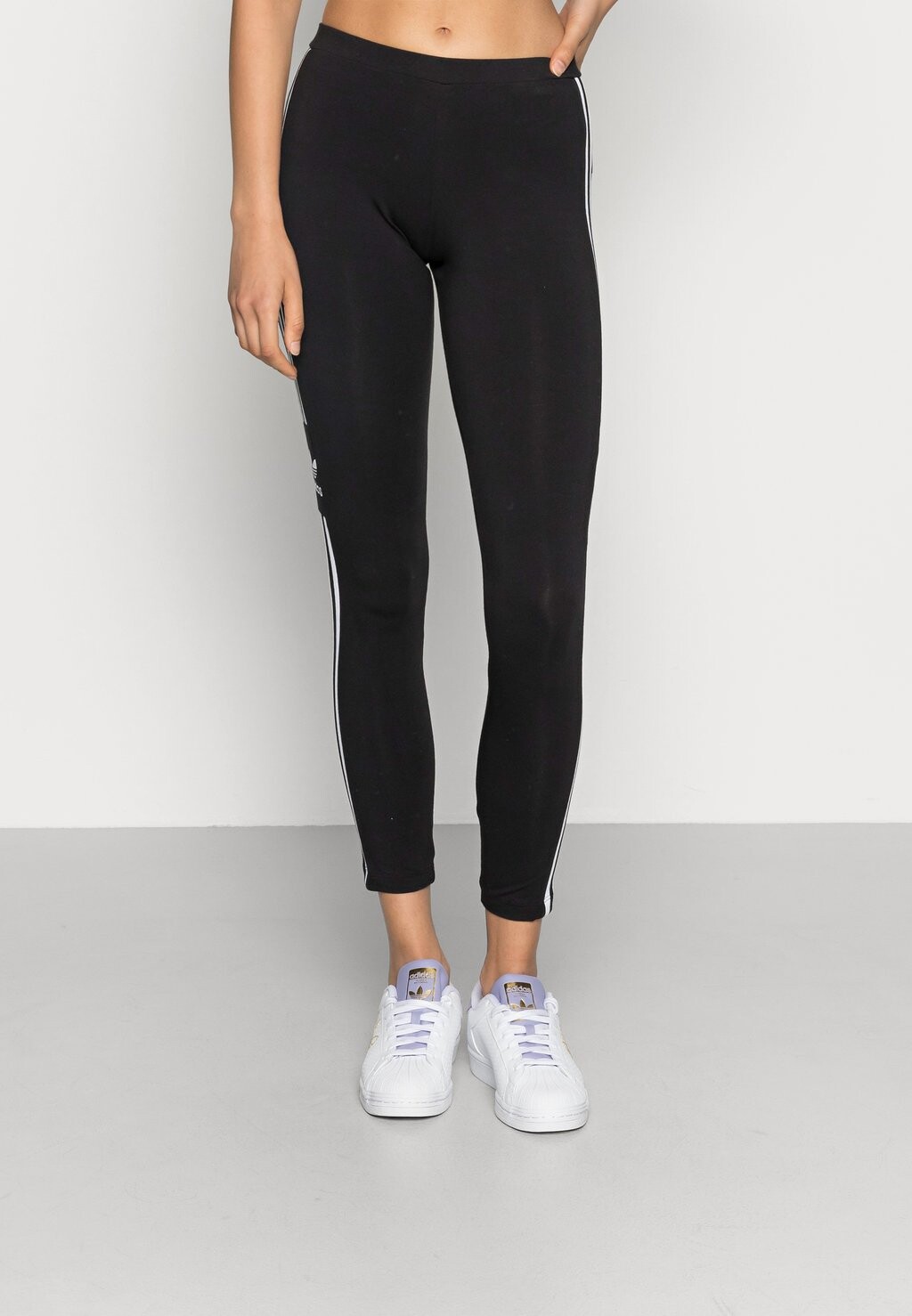 

Брюки adidas Originals, черный