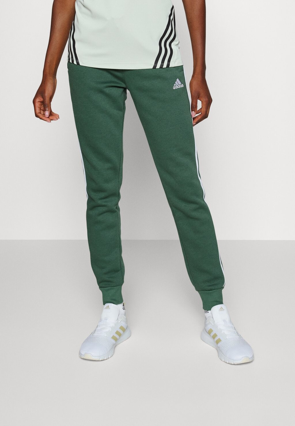 

Спортивные брюки Adidas