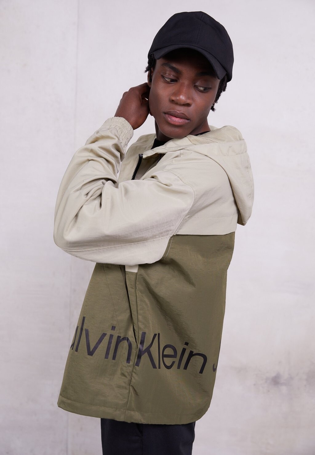 

Легкая куртка Calvin Klein Jeans