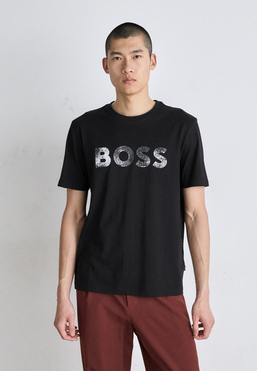 

Футболка с принтом BOSS, черный