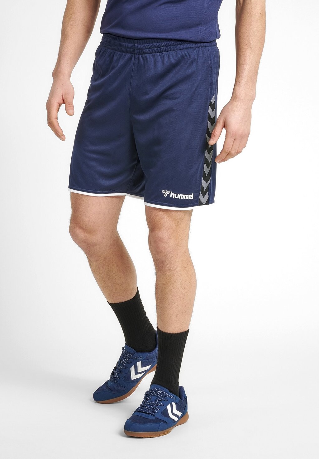 

Спортивные шорты Hummel