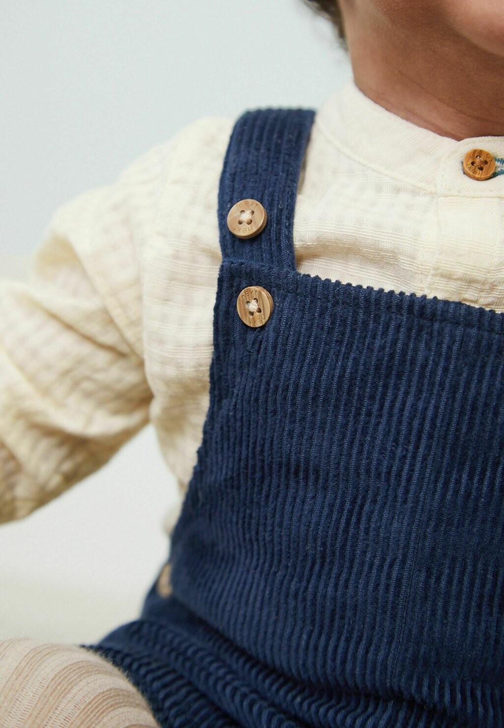 

Рубашка BABY SMART DUNGAREES AND WOVEN COLLAR BODYSUIT 3 PIECE SET Next, цвет navy blue