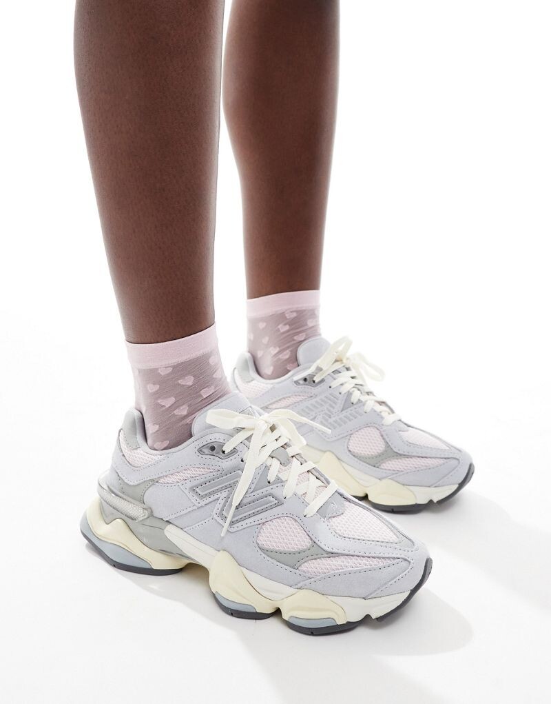 

Светло-серые кроссовки New Balance 9060
