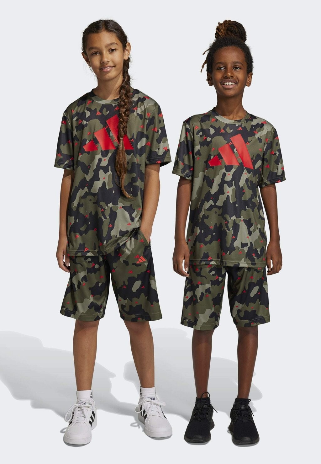 

Шорты adidas Sportswear, оливковые слои