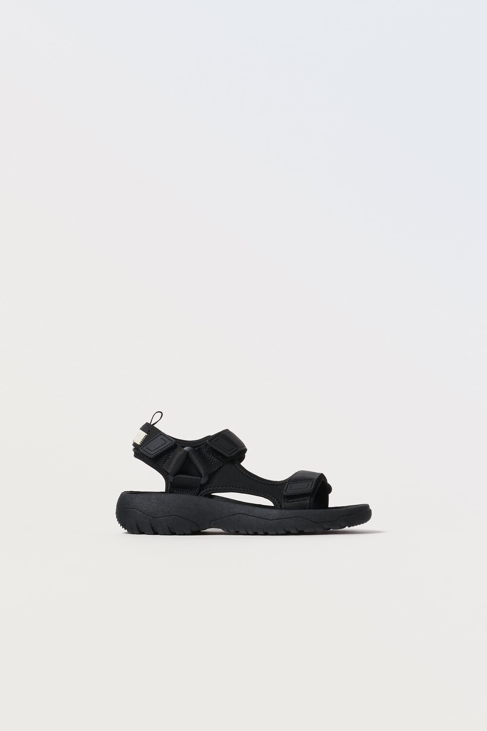 

Спортивные технические сандалии Zara, черный