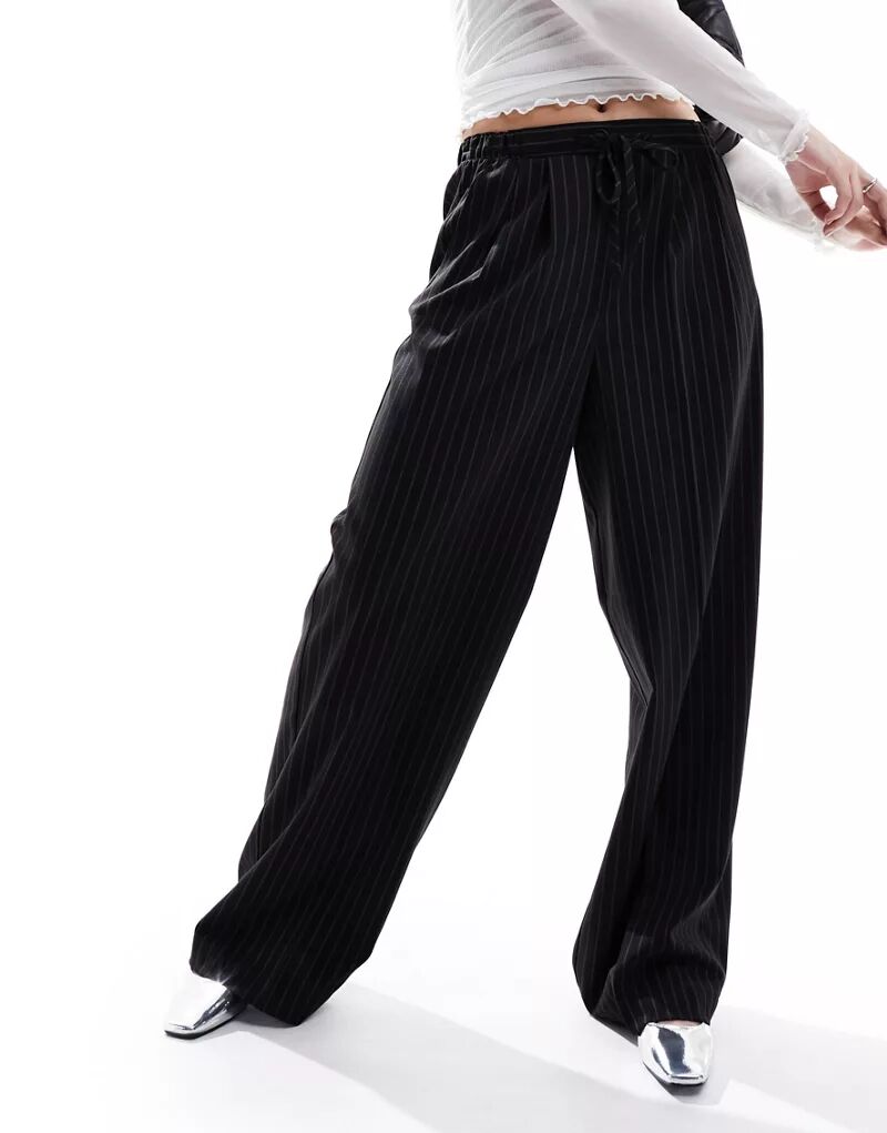 Элегантные черные брюки в тонкую полоску ASOS