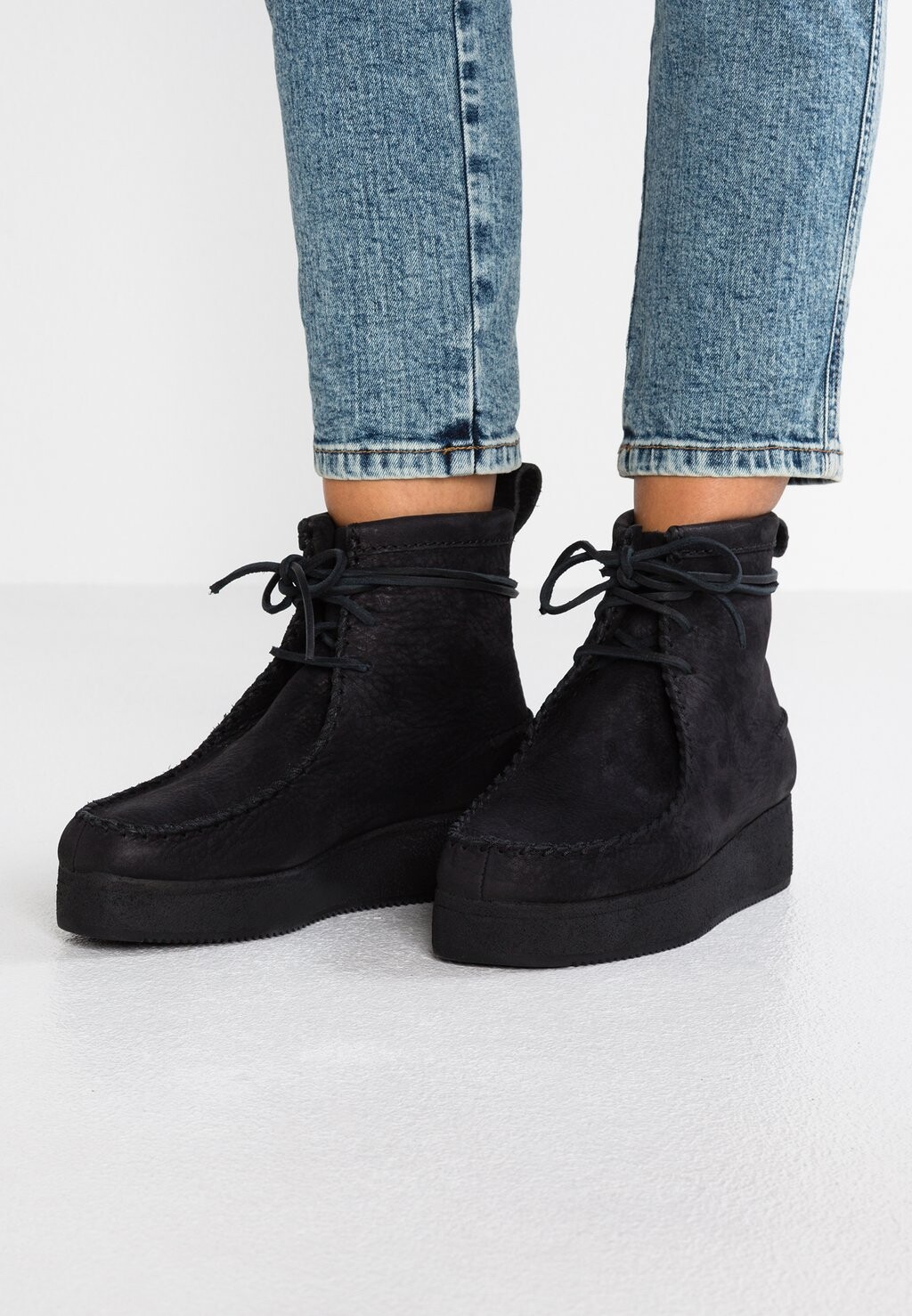

Ботильоны на платформе Clarks Originals, черный