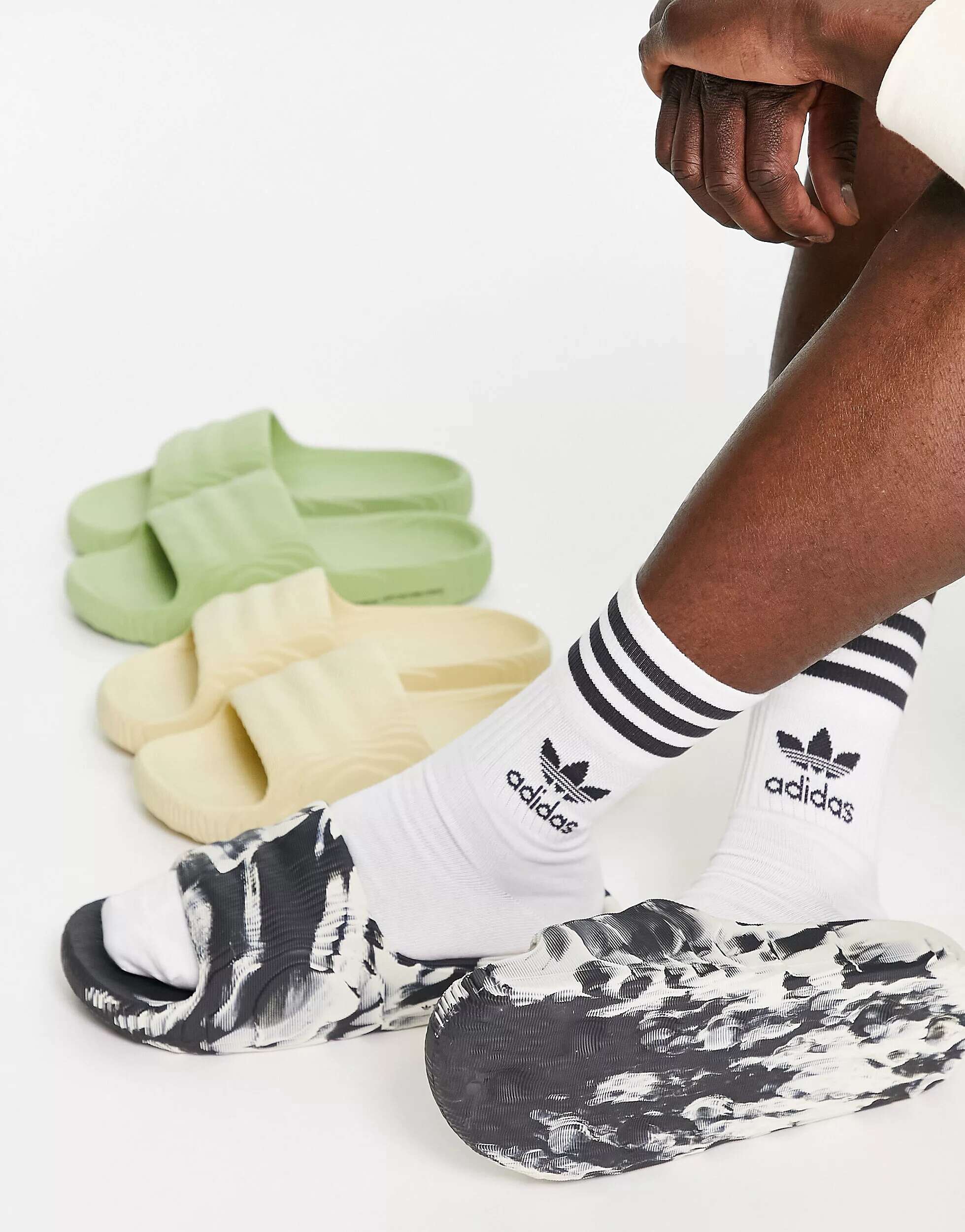 

Шлепанцы adidas Originals Adilette 22 черного мрамора