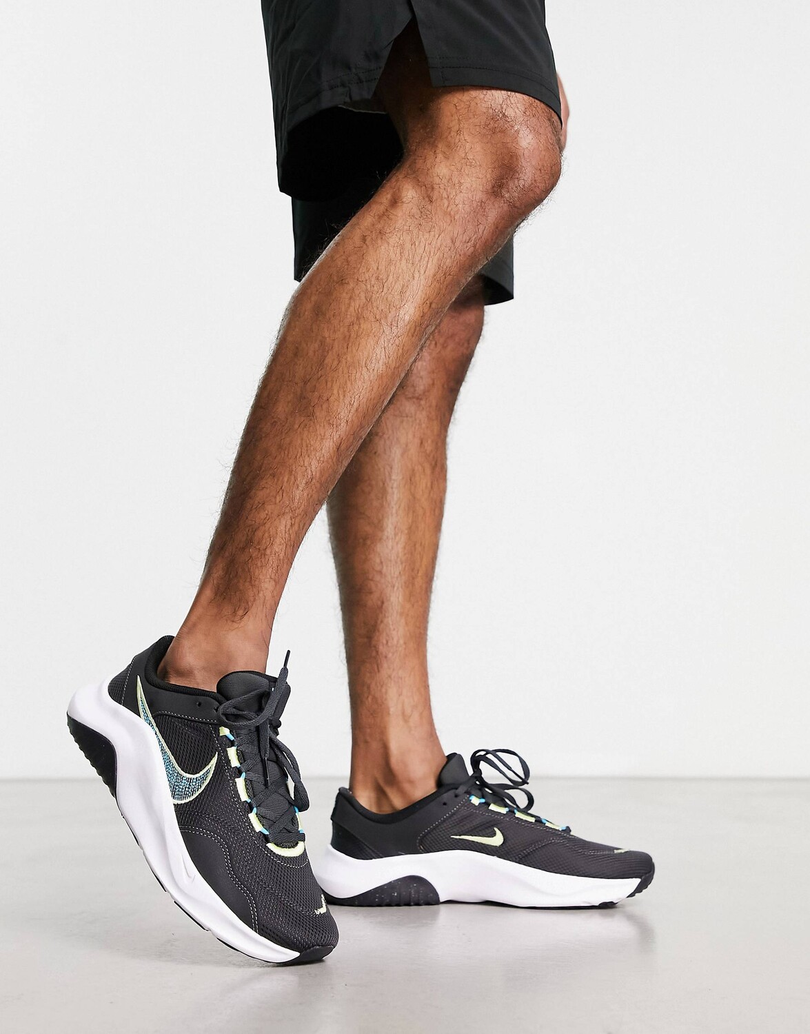 

Черные кроссовки Nike Training Legend Essential 3