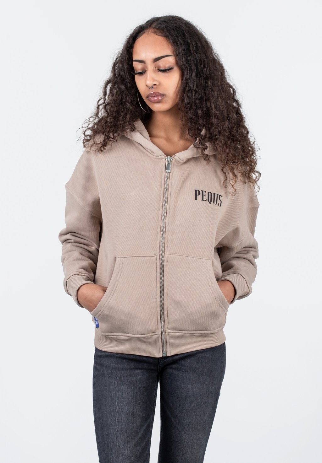 

Толстовка CHEST LOGO CROPPED PEQUS, цвет mocha