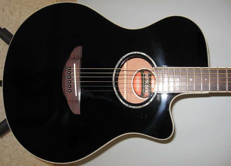 Акустическая гитара Yamaha APX600 Thinline Acoustic Electric Guitar - Black цена и фото