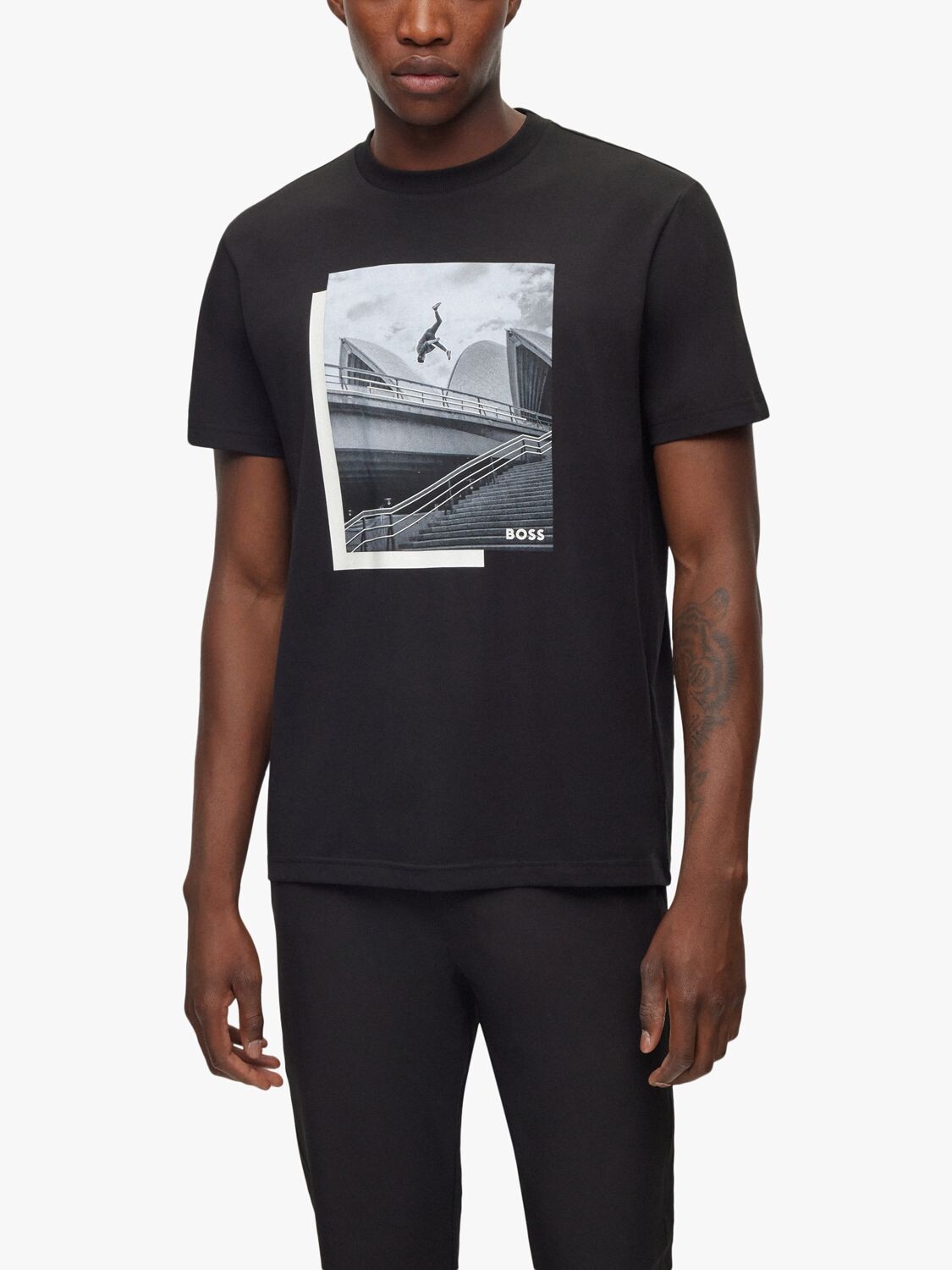 

Футболка BOSS 10 001 Футболка HUGO BOSS, черный/мульти
