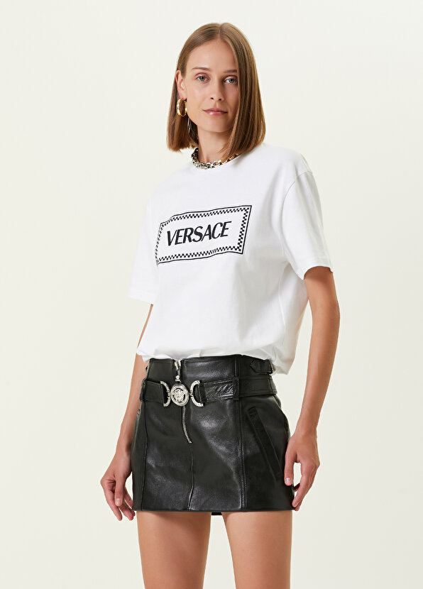 Белая футболка с круглым вырезом и логотипом Versace
