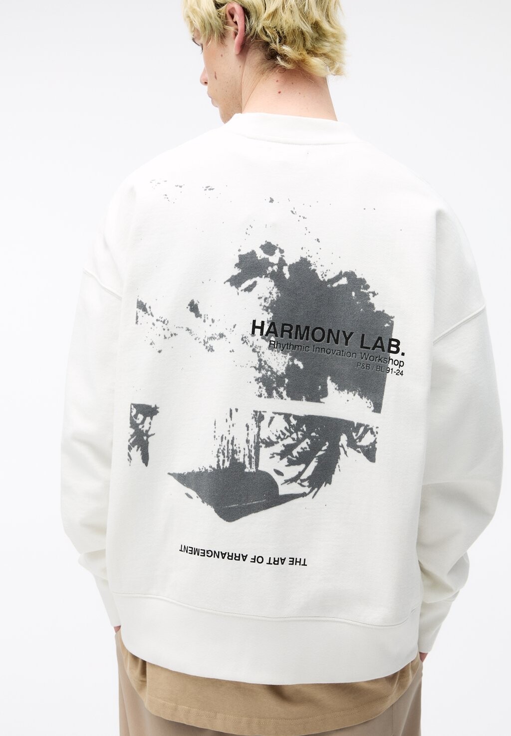 

Толстовка LABEL ROUND NECK PULL&BEAR, цвет white