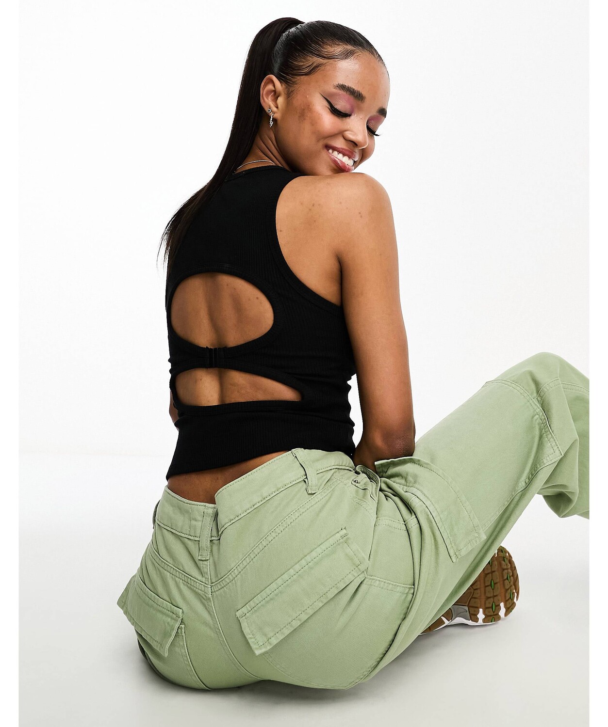 

Черная майка Pull&Bear с открытой спиной