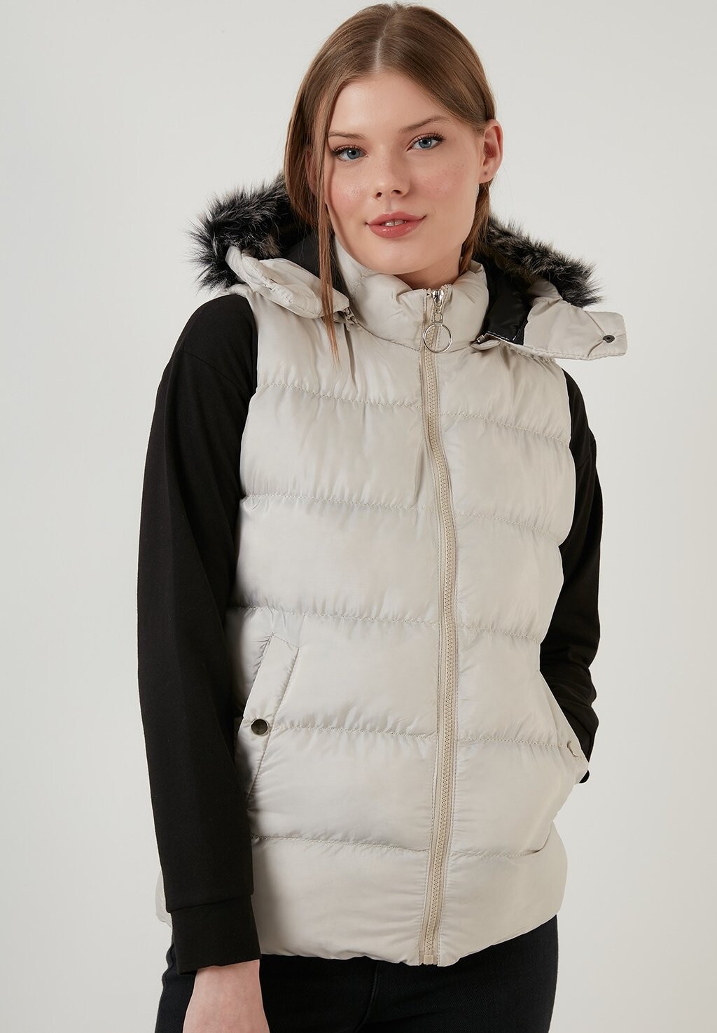 

Жилет LELA