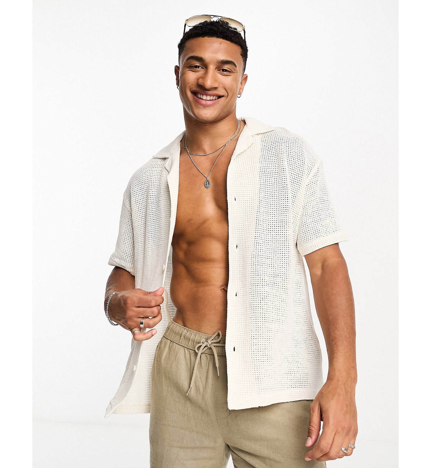 

Белая рубашка с вырезом крючком Pull&Bear revere