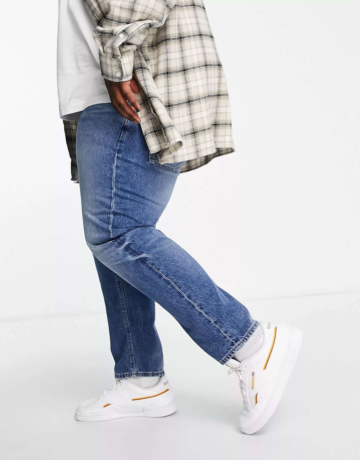 

Классические жесткие джинсы средней степени стирки ASOS