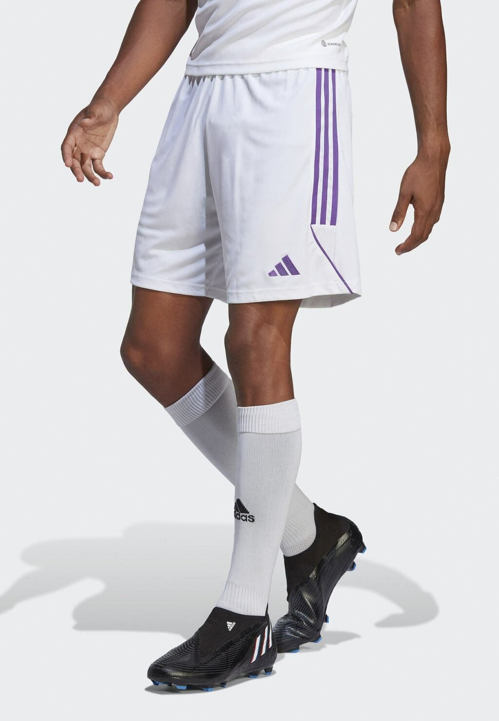 

Спортивные шорты Adidas