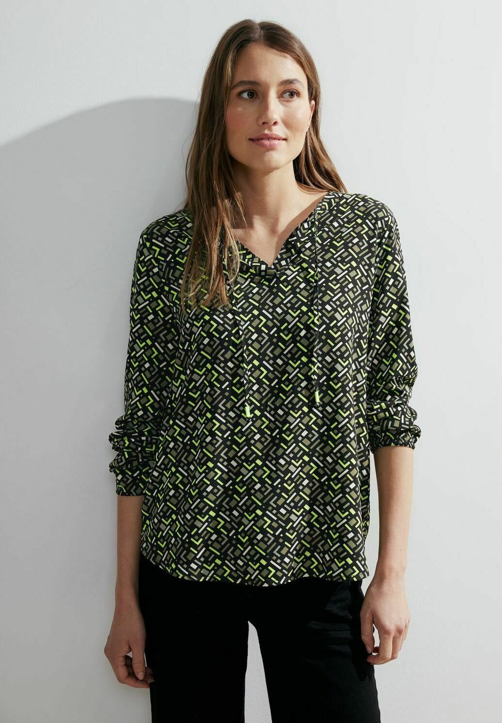 Блузка MIT MINIMALMUSTER Cecil, цвет grün