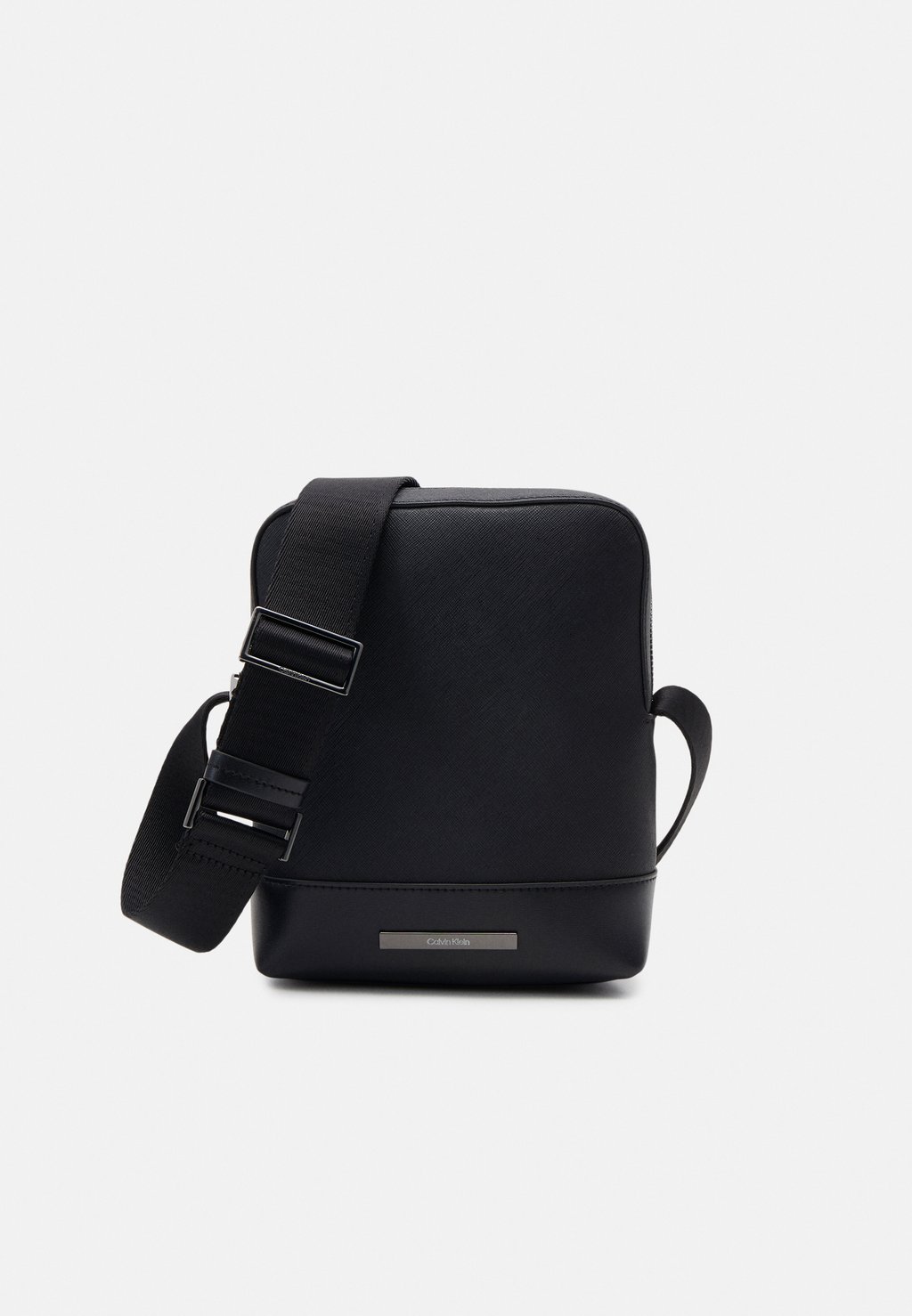 Сумка через плечо MODERN BAR REPORTER S Calvin Klein, цвет black saffiano