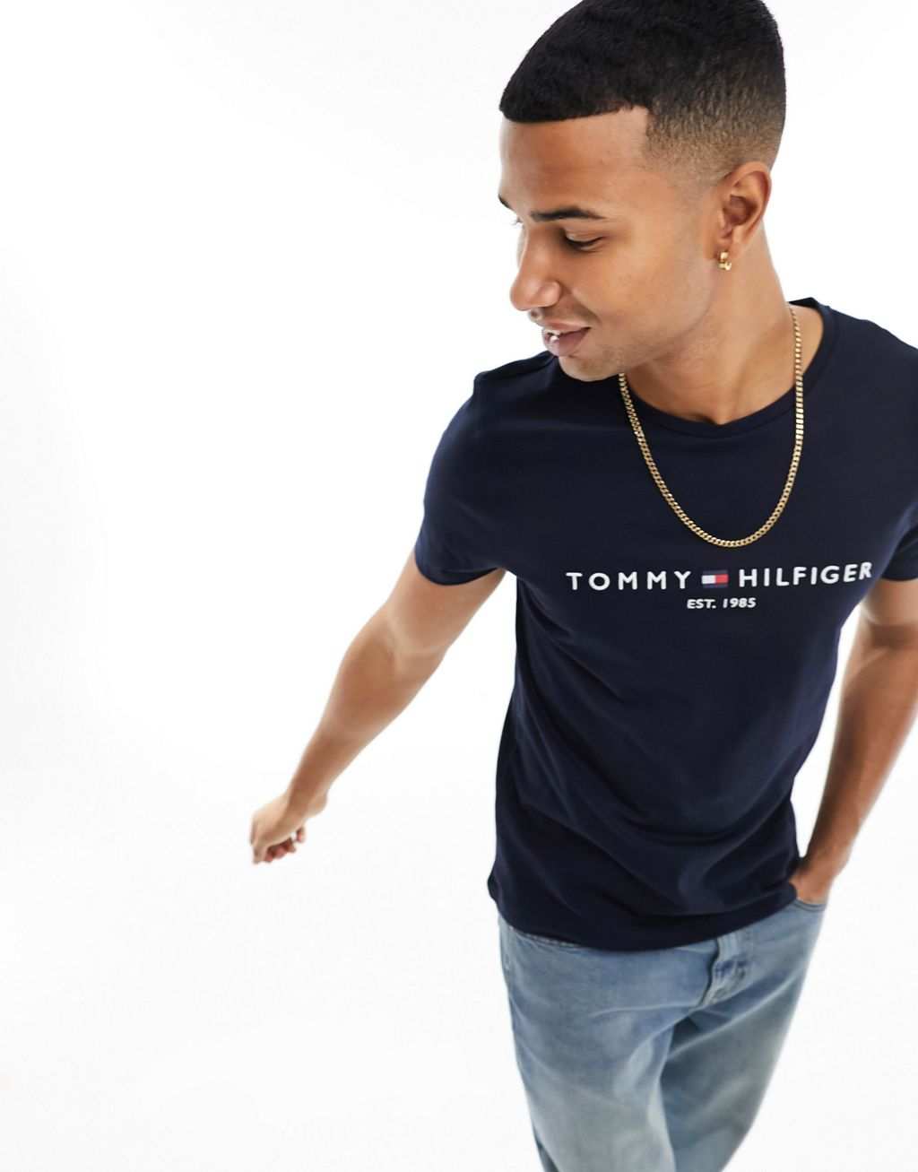 

Темно-синяя футболка с вышитым флагом и логотипом Tommy Hilfiger, Синий