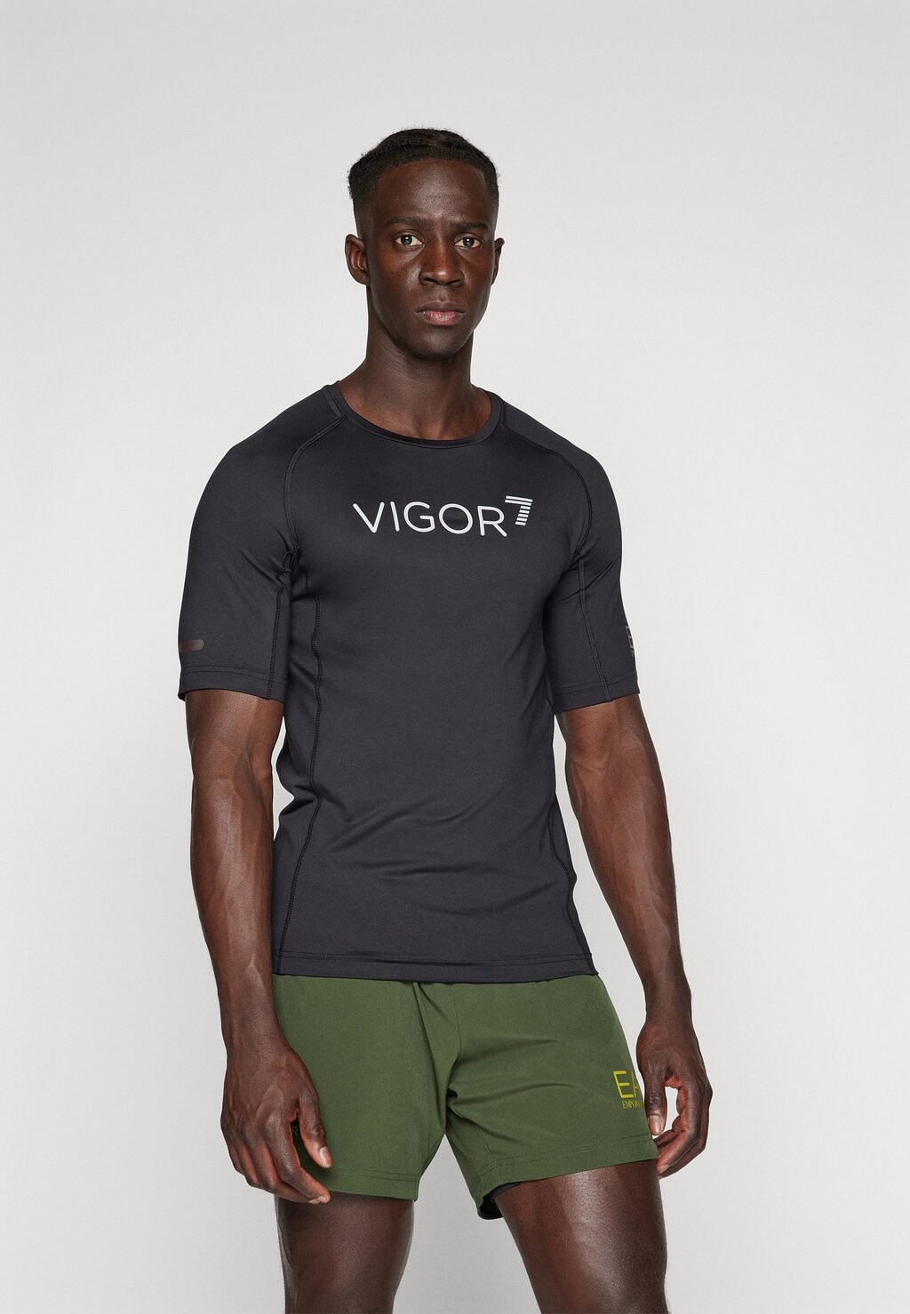 

Спортивная футболка Vigor7 EA7 Emporio Armani, черный