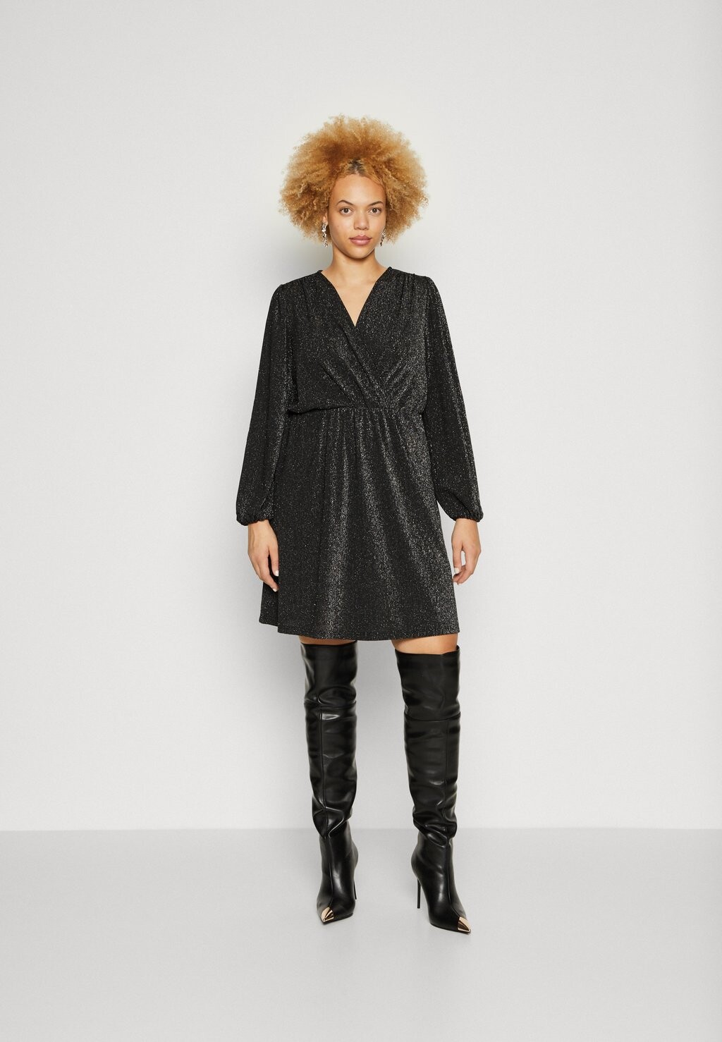 

Платье из джерси Carfiesta Glitter Dress ONLY Carmakoma, черный