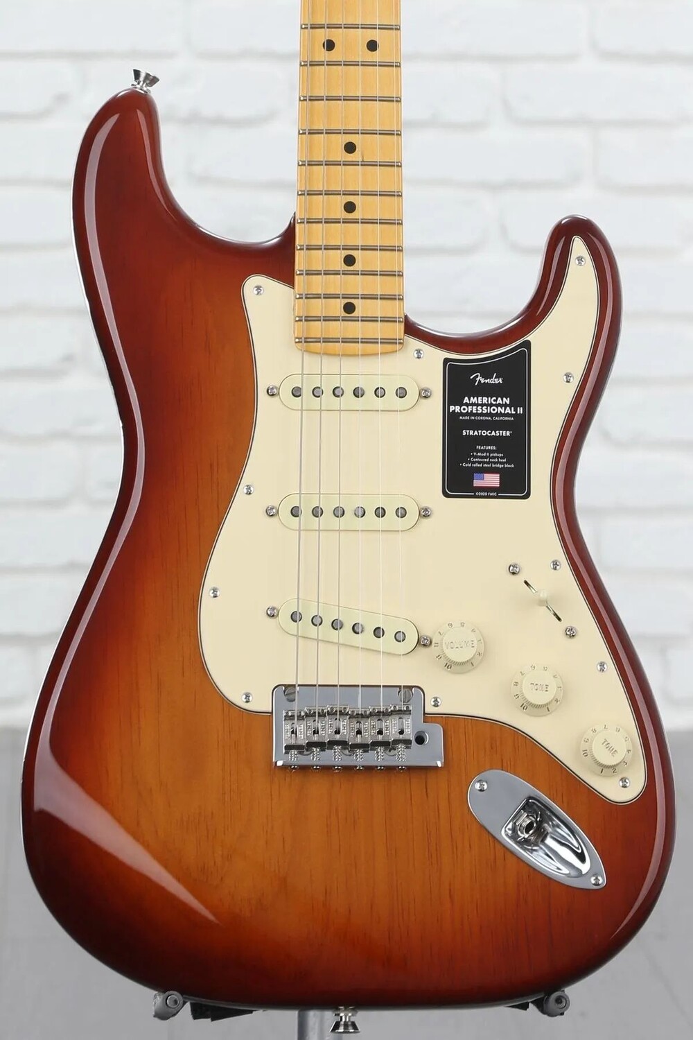 

Fender American Professional II Stratocaster — Sienna Sunburst с кленовой накладкой грифа