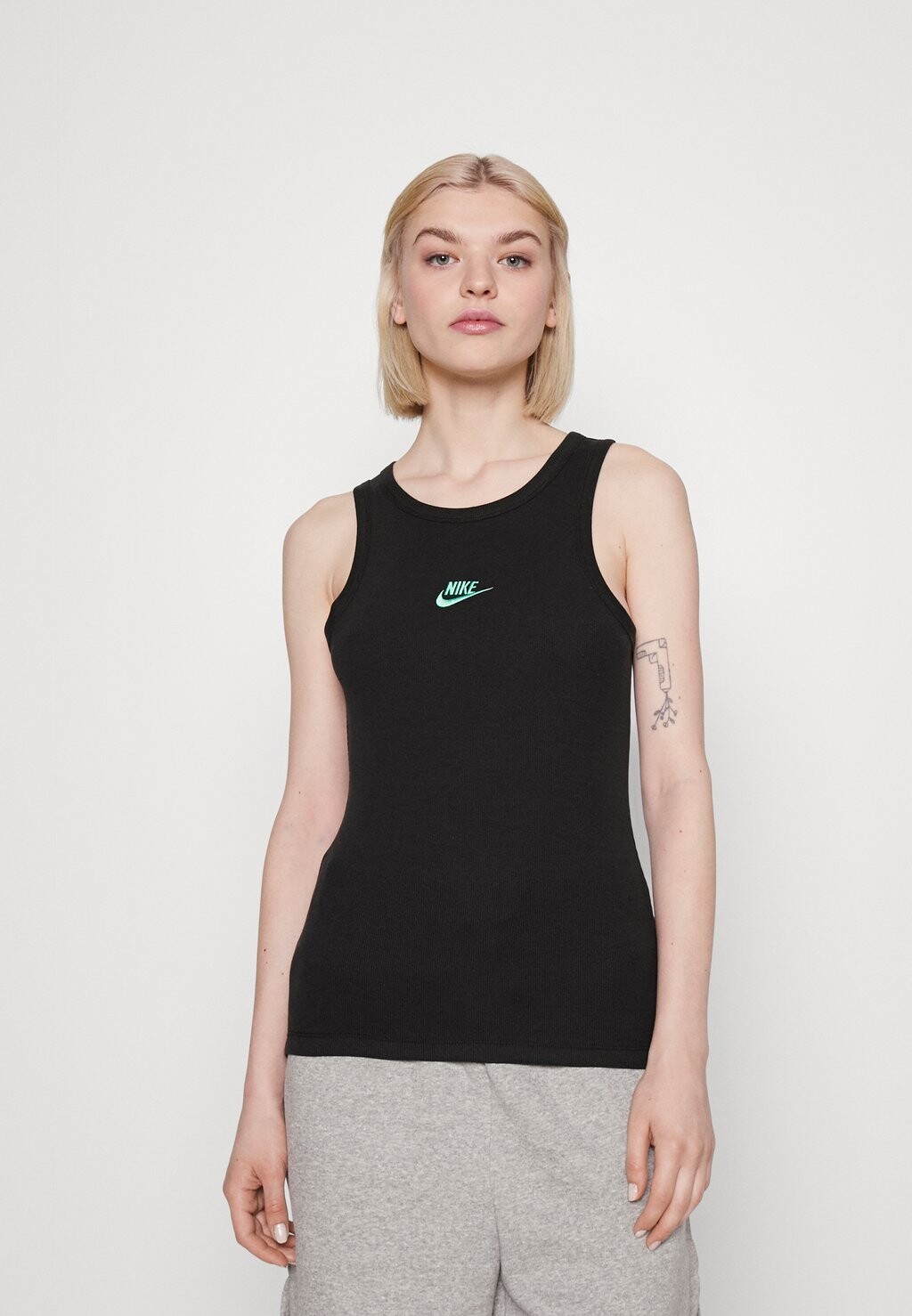 

Топ Nike, черный