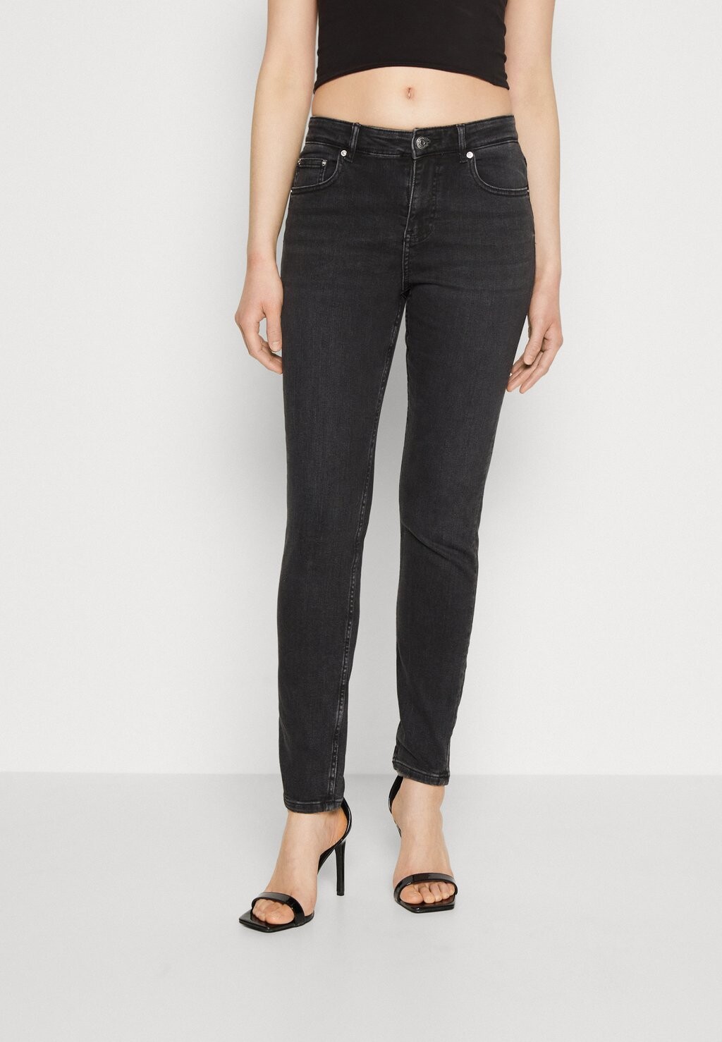 

Джинсы Skinny Fit Gina Tricot, черный