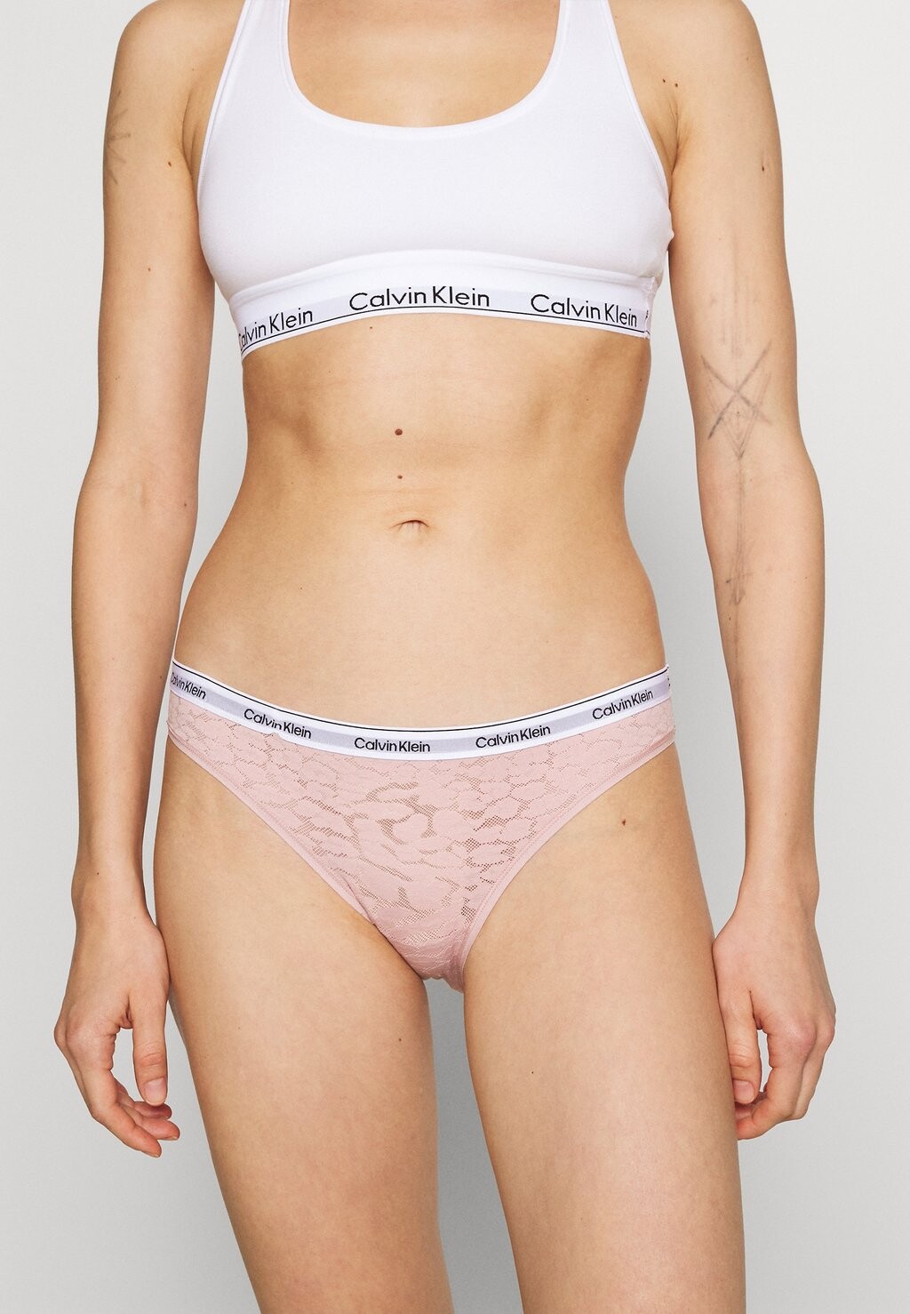 цена Трусы Calvin Klein Underwear БИКИНИ, приглушенный