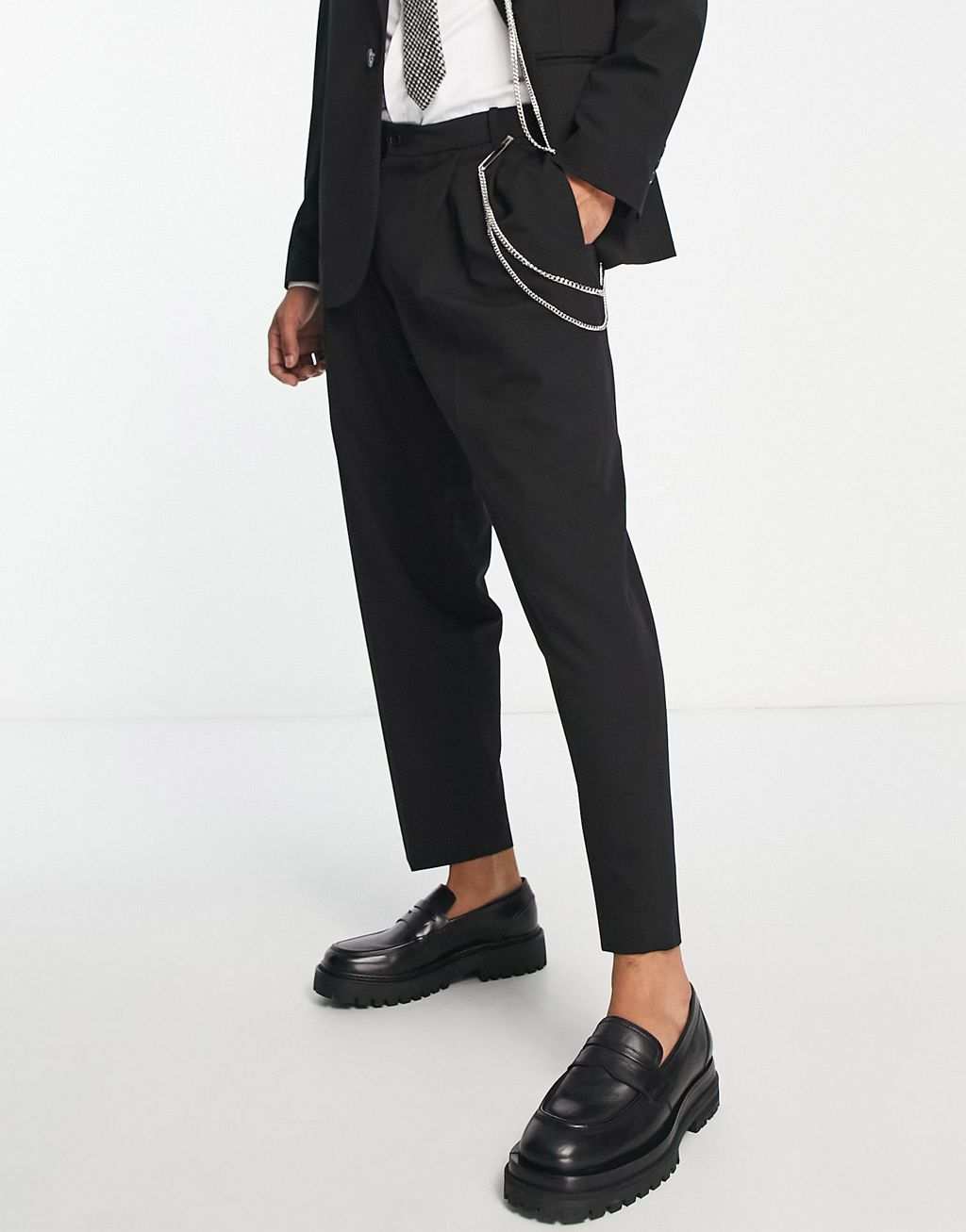 Черные элегантные брюки-комбинезоны со съемной цепочкой Bershka