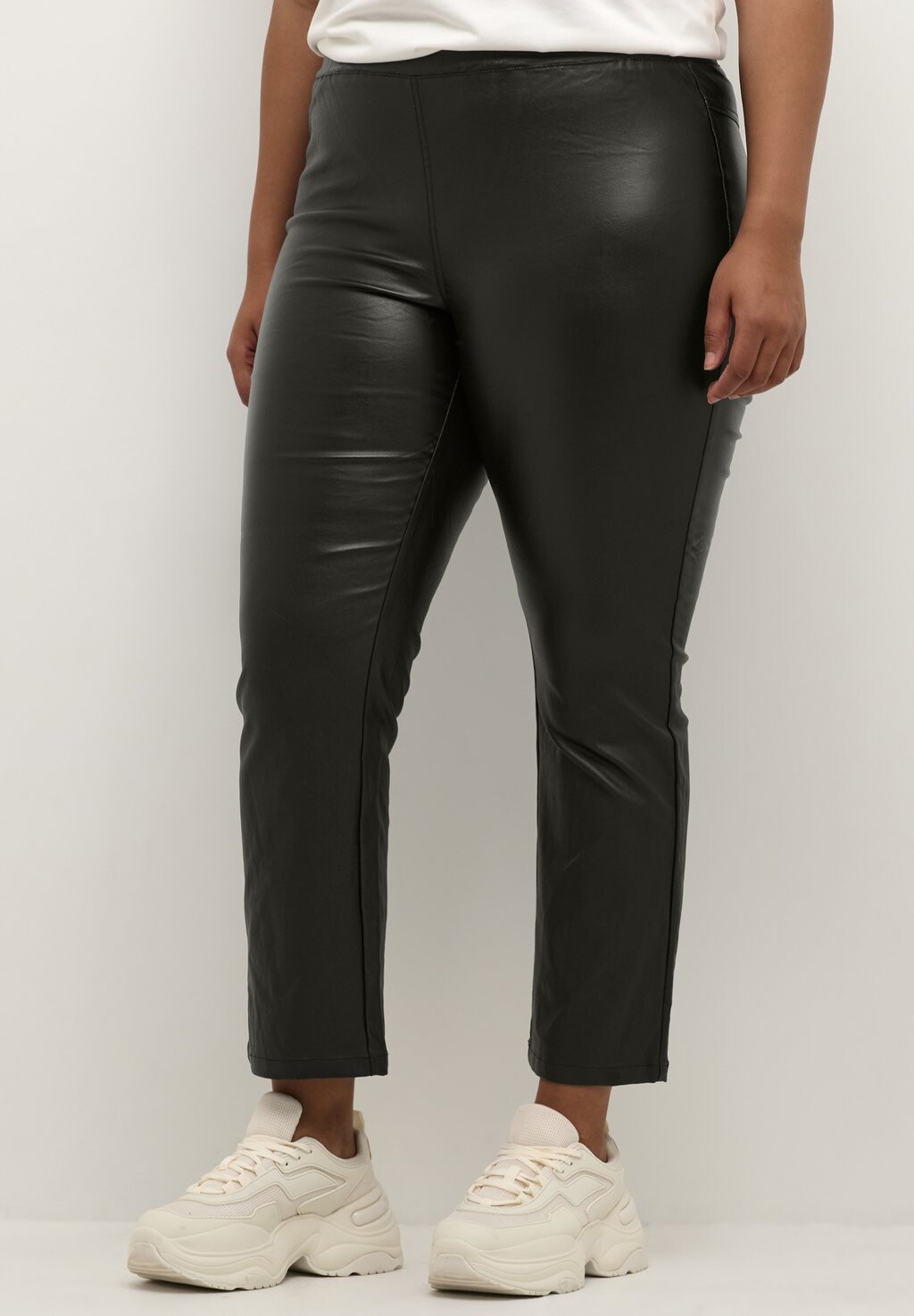 

Брюки KCADIANA CROP Kaffe Curve, черный глубокий