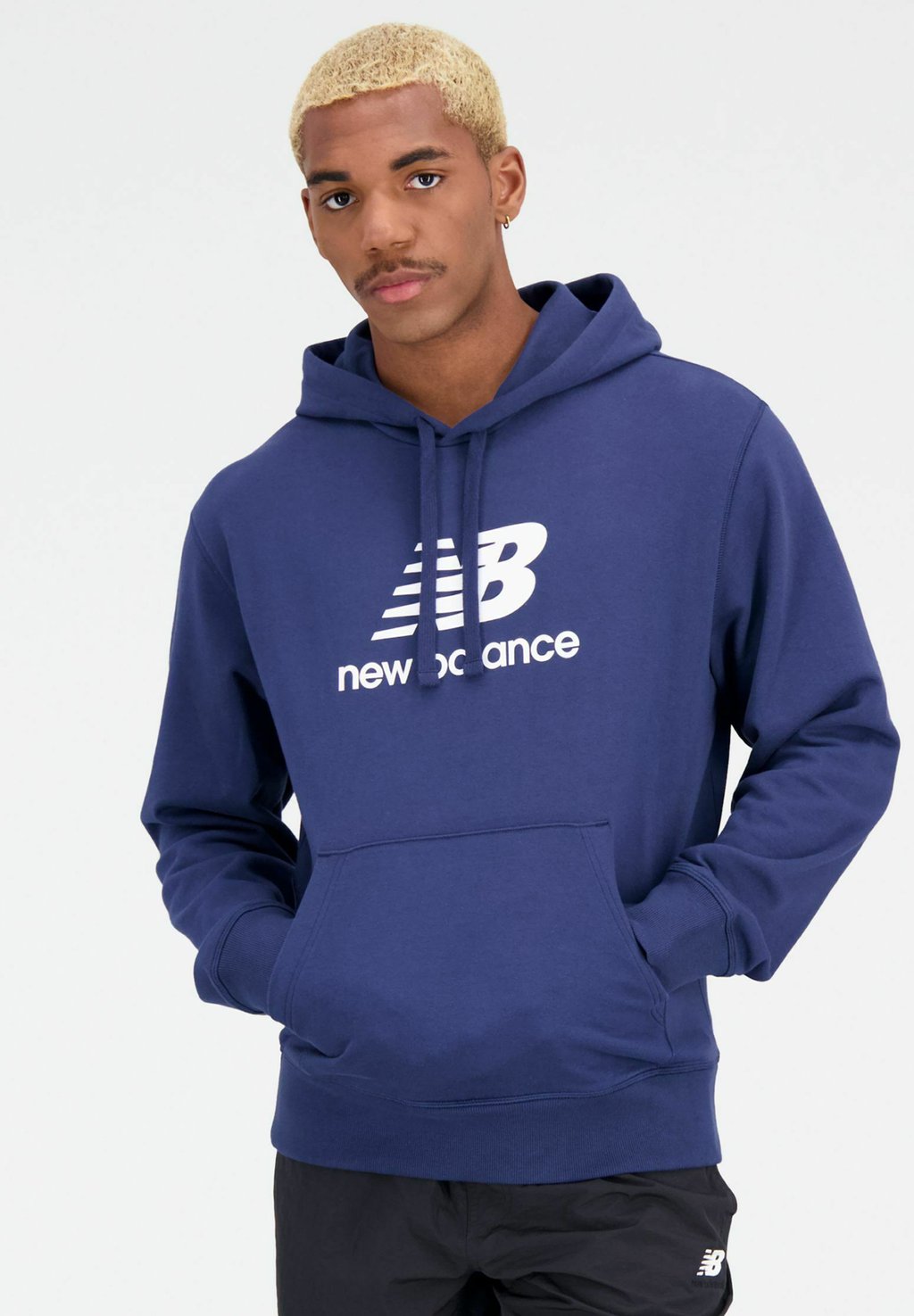 

Толстовка ESSENTIALS STACKED LOGO HOODIE New Balance, nb темно-синий