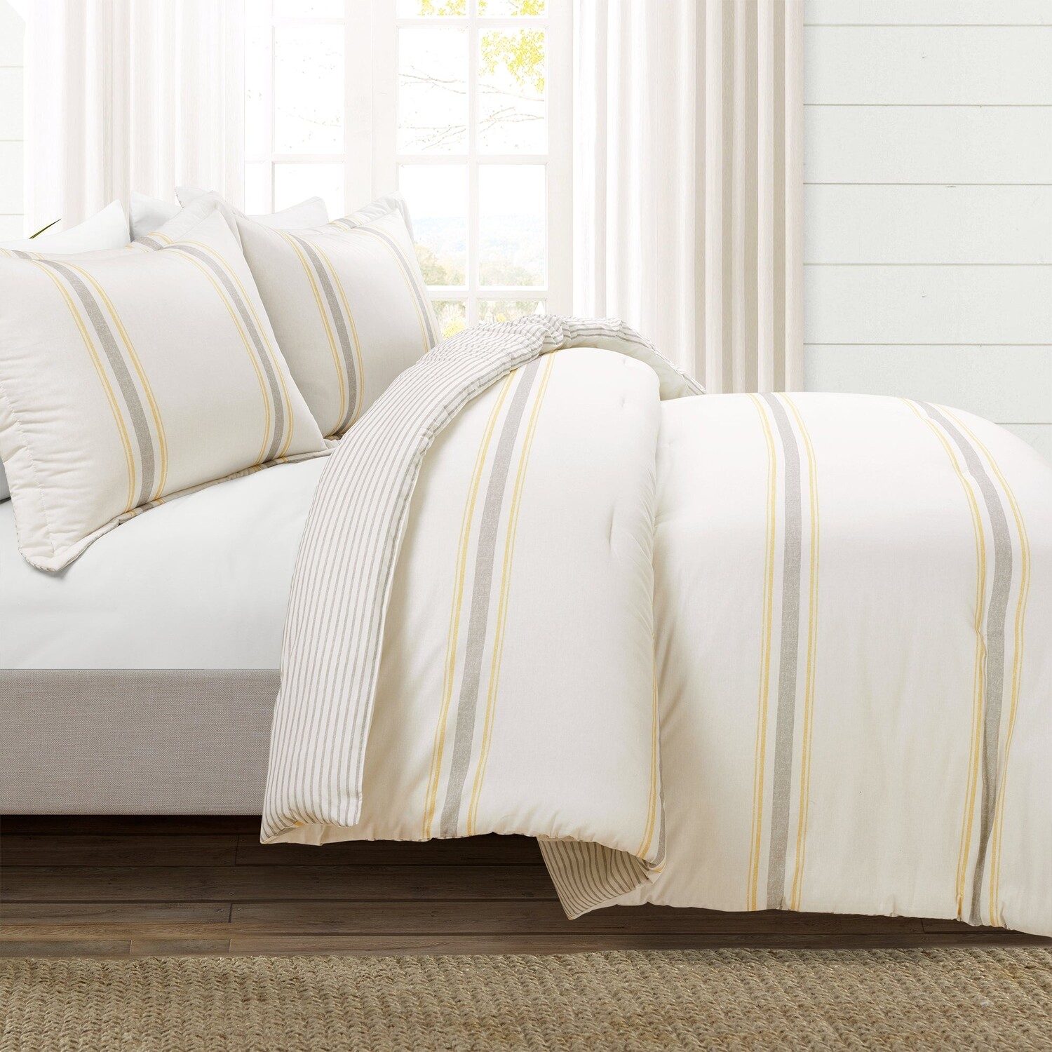 

Большой комплект одеял Farmhouse Stripe Rev. черного цвета из 3 предметов Cal King Lush Decor, цвет Yellow_Gray