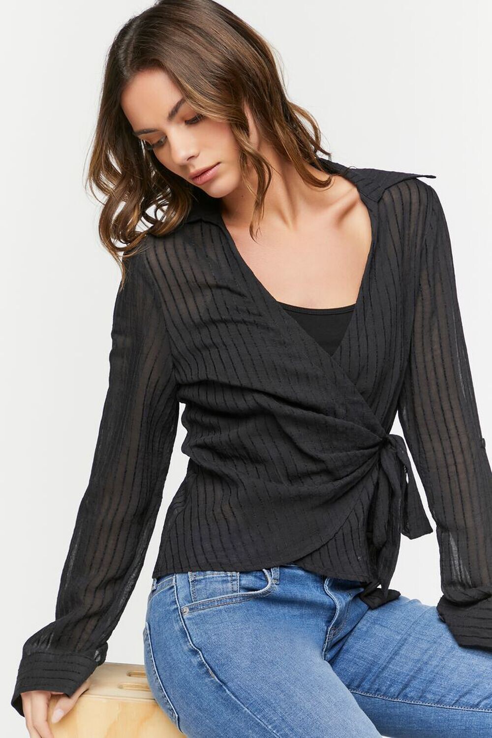 

Креповый топ с запахом в теневую полоску Forever 21, черный